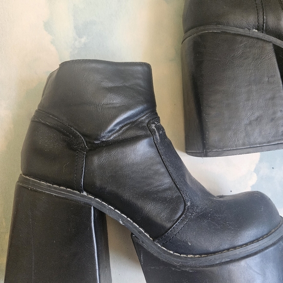 Dolls kill Yru Vida Mondo Boot Platform Heels Goth Black Chunky Boots 90s Boot - Picture 12 of 16